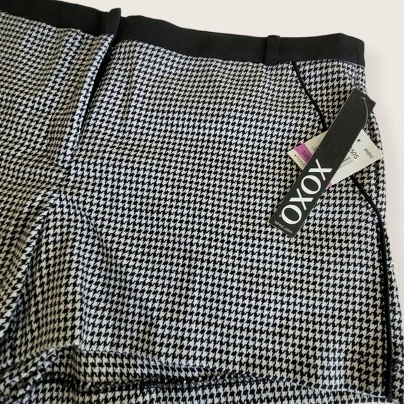 XOXO Black and White Shorts Flat Front Herringbone Juniors 11-12 NWT LH8002 - Picture 6 of 6